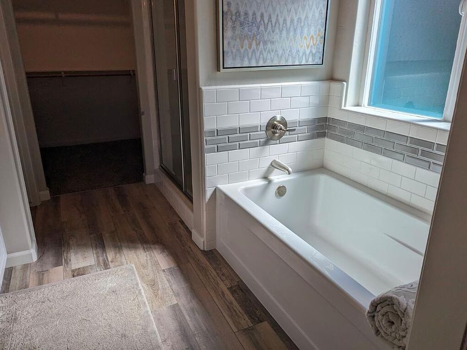 2nd image of 391 Hampton Street