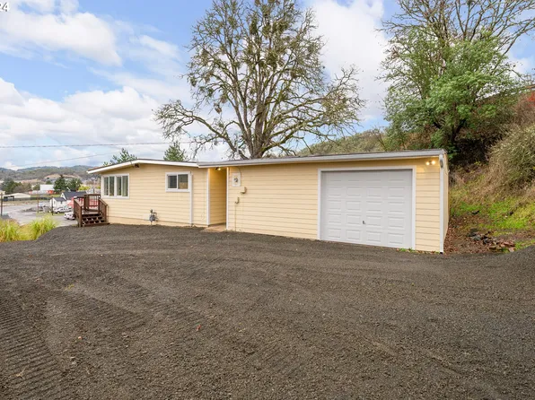 553 NE West Ave, Roseburg, OR 97470