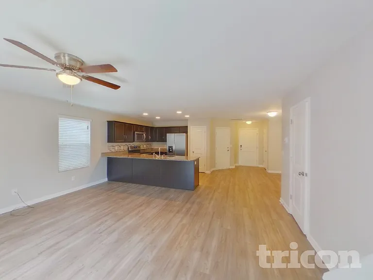 1429 Sandra Dr — Photo 2