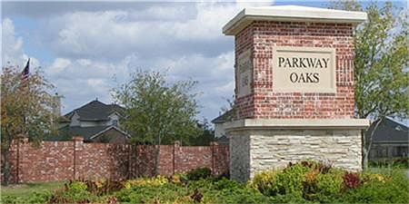 Parkway Oaks is a small 439 home subdivision located in Katy, and minutes from Cinco and the shoppin