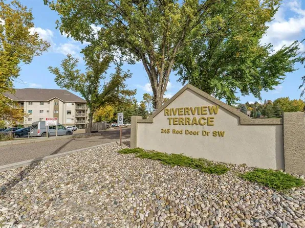 245 E Red Deer Dr SW #104, Medicine Hat, AB T1A 8P4