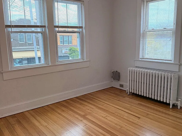1005 Main St #3 — Photo 6