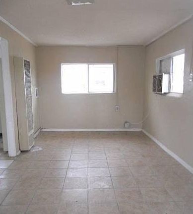 4th image of 238 Candelaria St