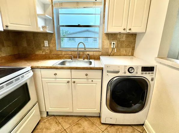 48 Bedford Ct #B, West Palm Beach, FL 33411