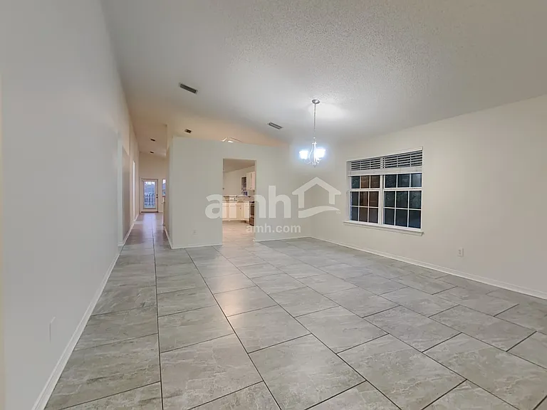 2326 Creekfront Dr — Photo 4