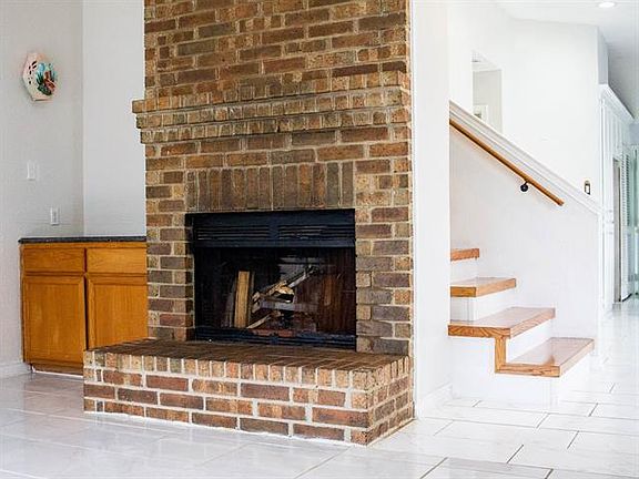 5th image of 6323 Meadow Glen Dr