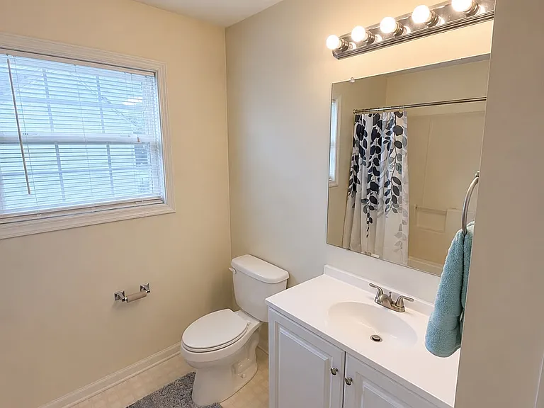 11 Karen Dr — Photo 6