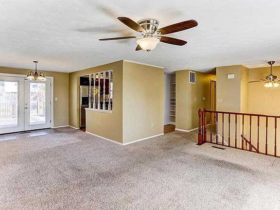 4th image of 2211 Robinhood Dr