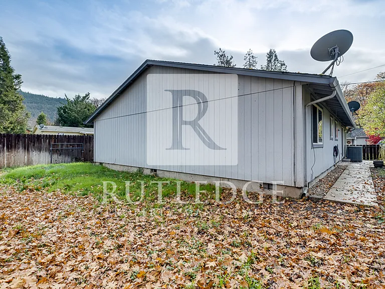 120 Mallory Ln — Photo 5