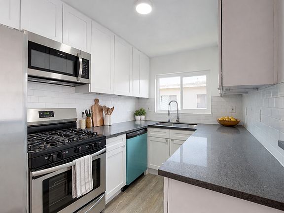 3rd image of 3704-3710 S Bentley Ave #3704-7