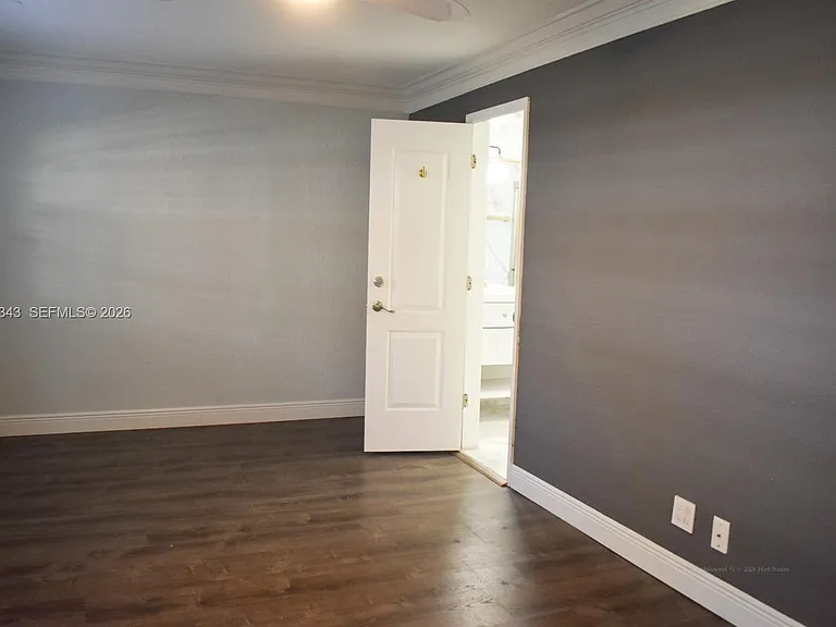 2218 N Harding St — Photo 32