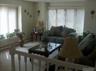 2 Fireplace Dr, Kings Park, NY 11754