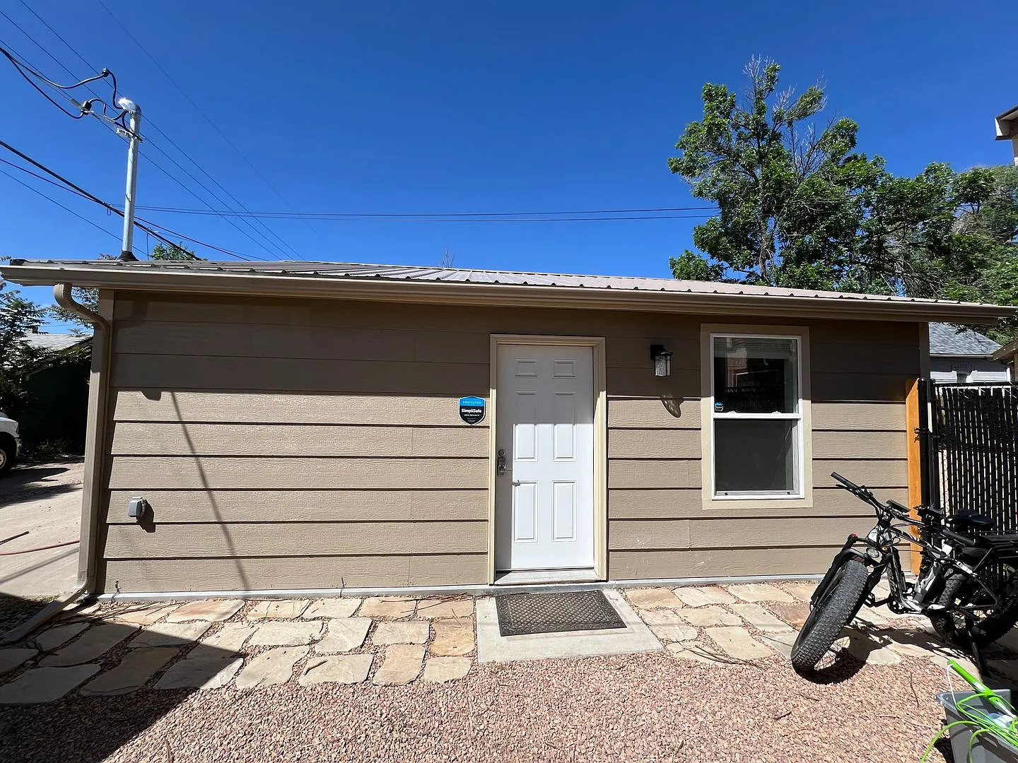 Newly Remodeled 1 Bedroom — Photo 2