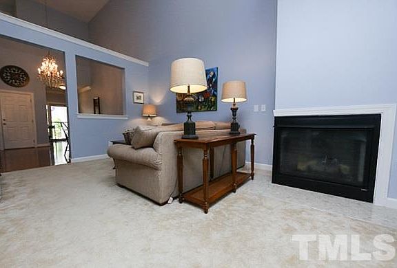 5th image of 703 Bartlett Cir