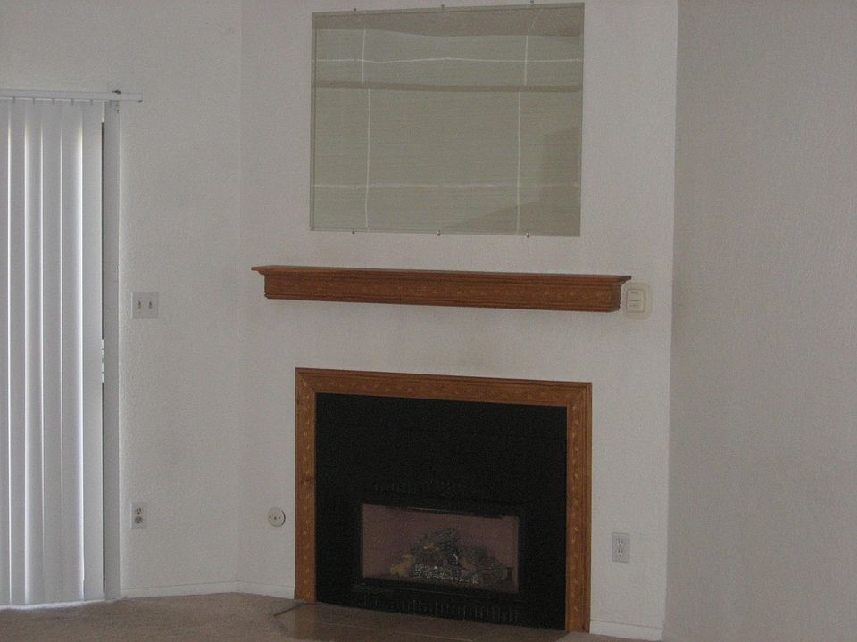 Gas fireplace
