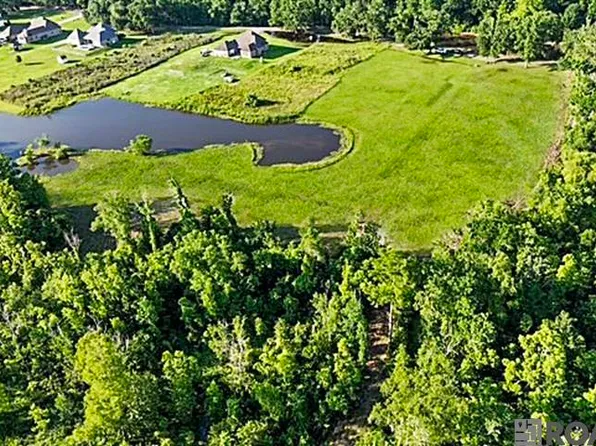 1 New River Rd #A, Saint Amant, LA 70774