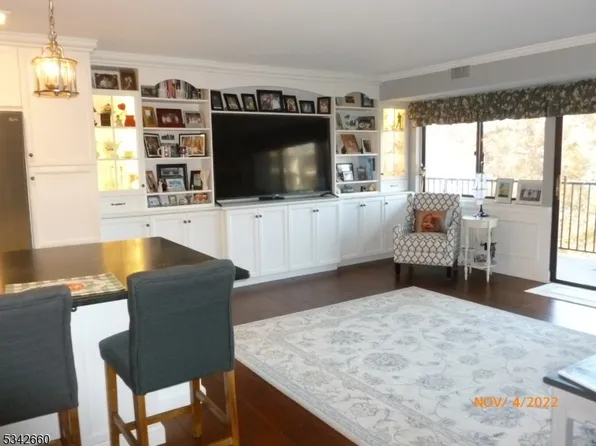 521 Piermont Ave #415, River Vale Twp., NJ 07675