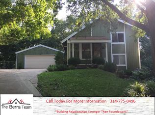 402 Far Hill Dr, Ballwin, MO