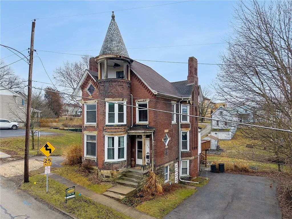 410 Point St photo 1