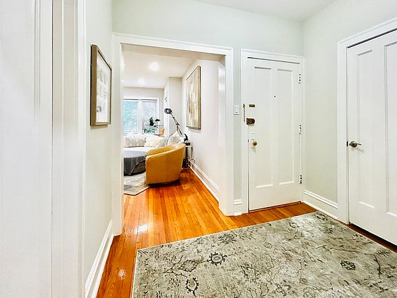 5th image of 2050 W Farragut Ave #2