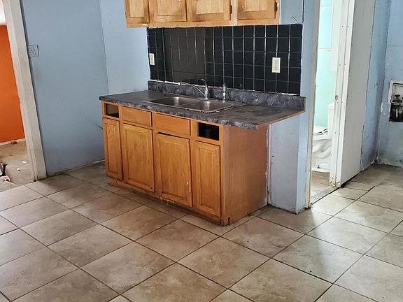4th image of 3615 SE 15th Ave