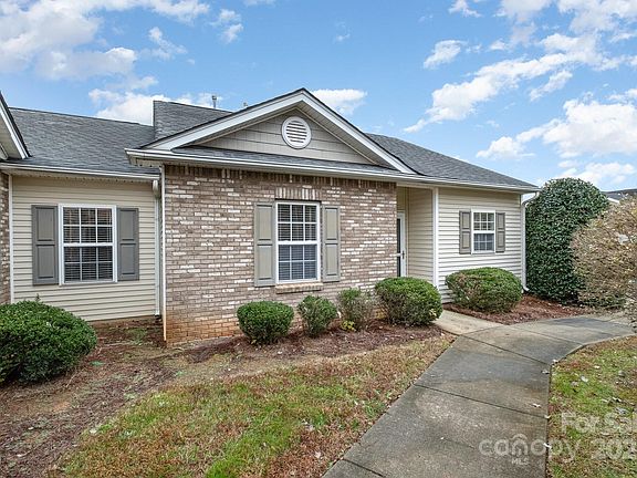 3rd image of 5619 Glen Cove Dr