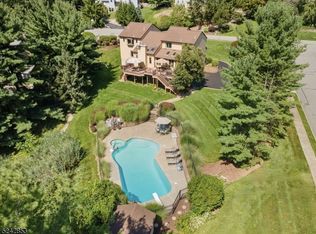 6 Roberts Rd, Randolph, NJ 07869