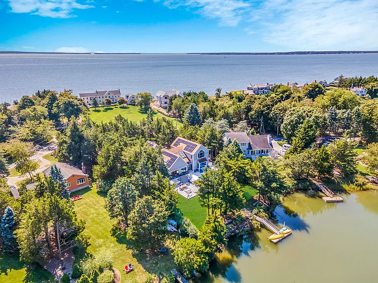 425 Cedar Point Dr E — Photo 3