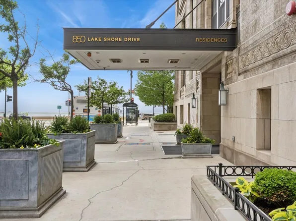 850 N Lake Shore Dr APT 408, Chicago, IL 60611
