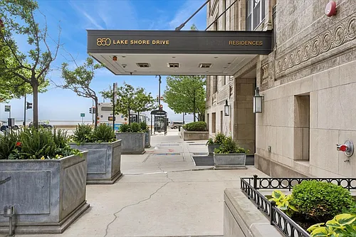 850 N Lake Shore Dr Photo 1