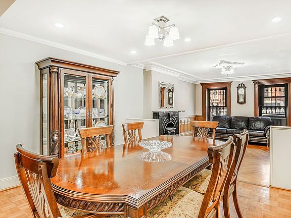 5th image of 200 Van Buren St #1