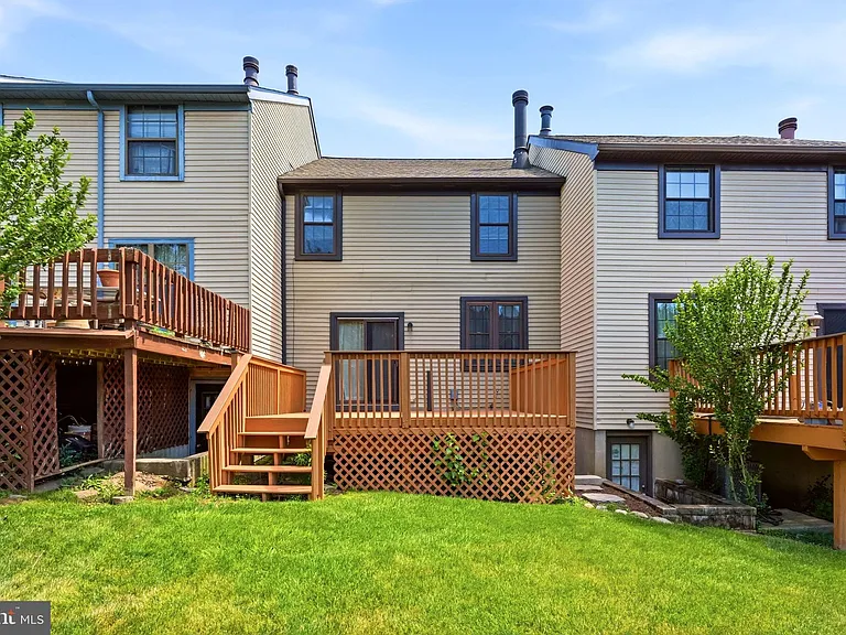 204 Livingston Ct — Photo 36