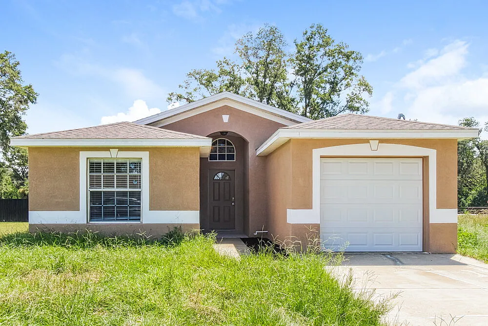 3 bed, 2.0 bath, 1178 sqft, $1,745 — Photo 1
