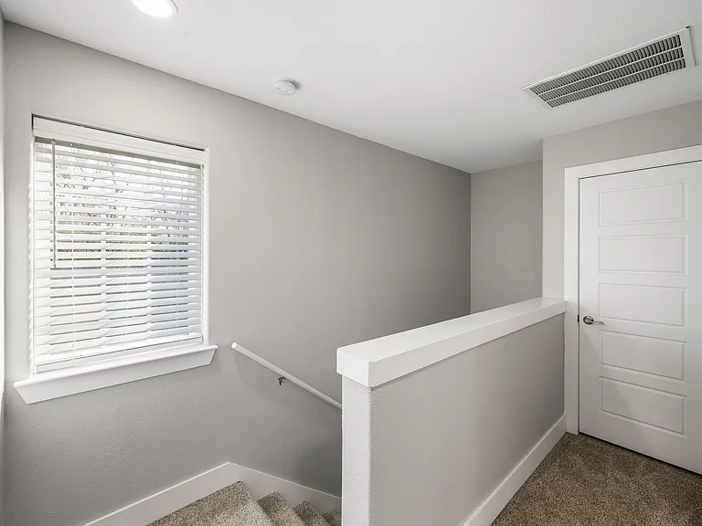 901 W Collins St — Photo 10