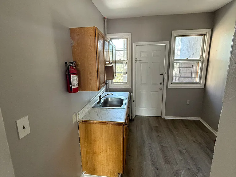 353 Fair St #4 — Photo 2