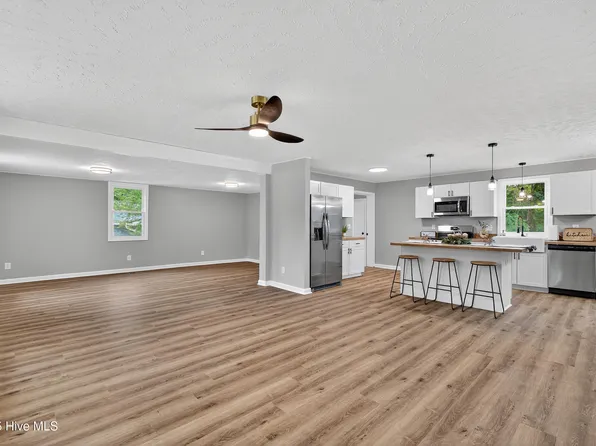 206 Regalwood Drive, Jacksonville, NC 28546