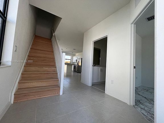 5th image of 835 NE 211th St