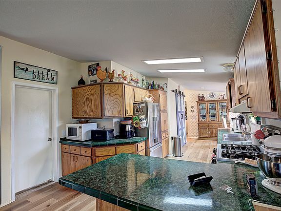 4th image of 41906 Farmstead Way