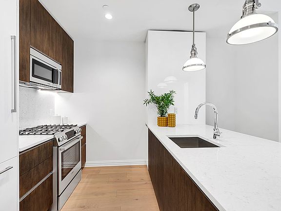 3rd image of 127 W 112th St #2C