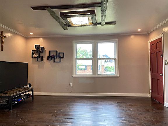 5th image of 2309 Whitcomb St