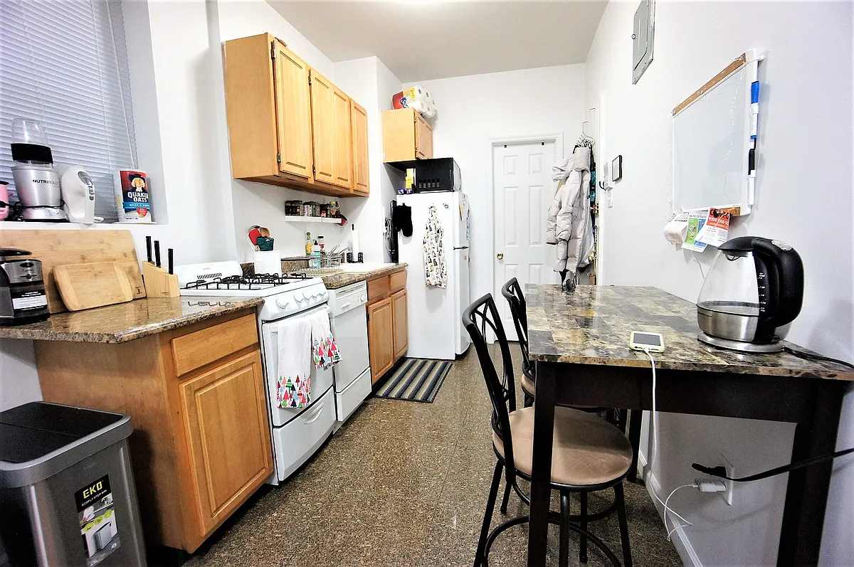 Building Photo - 709 9th Ave #4FS