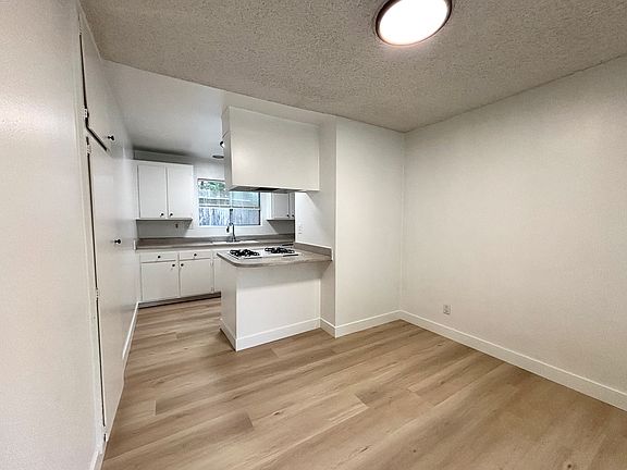 5th image of 1808 Spreckels Ln APT 6