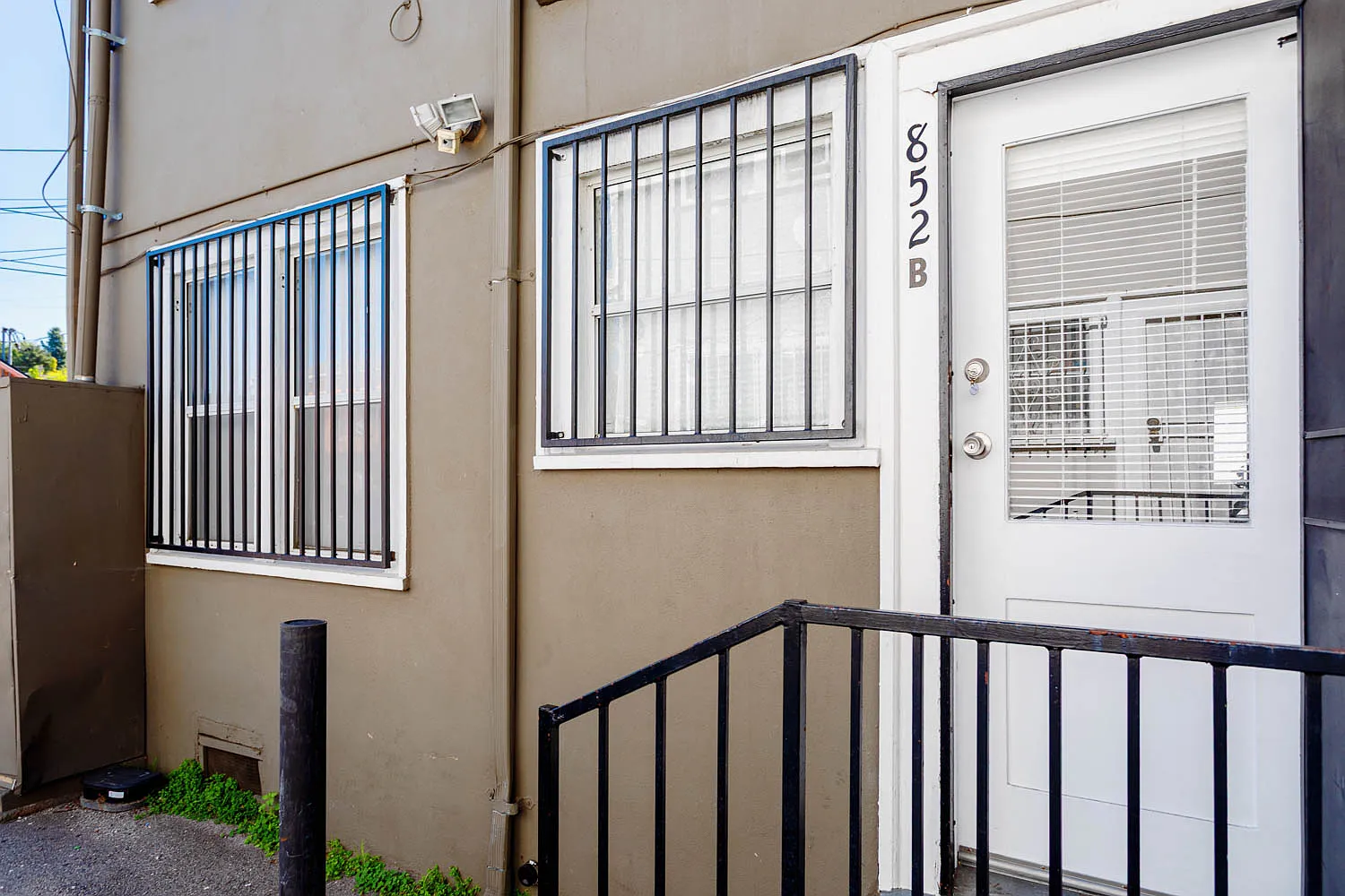 850 N Virgil Ave — Photo 1