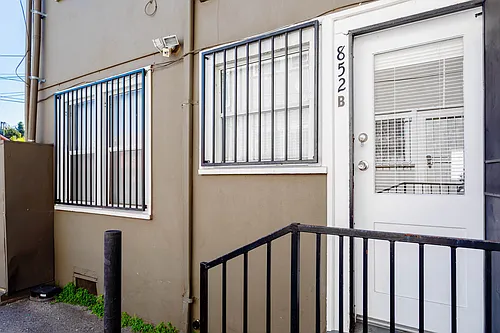 850 N Virgil Ave #B Photo 1