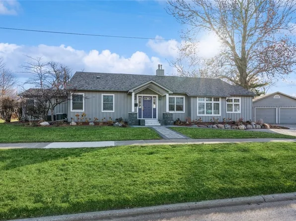 1113 S 12th Ave W, Newton, IA 50208