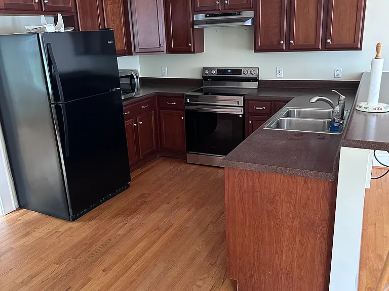 435 Pickens Ct — Photo 2