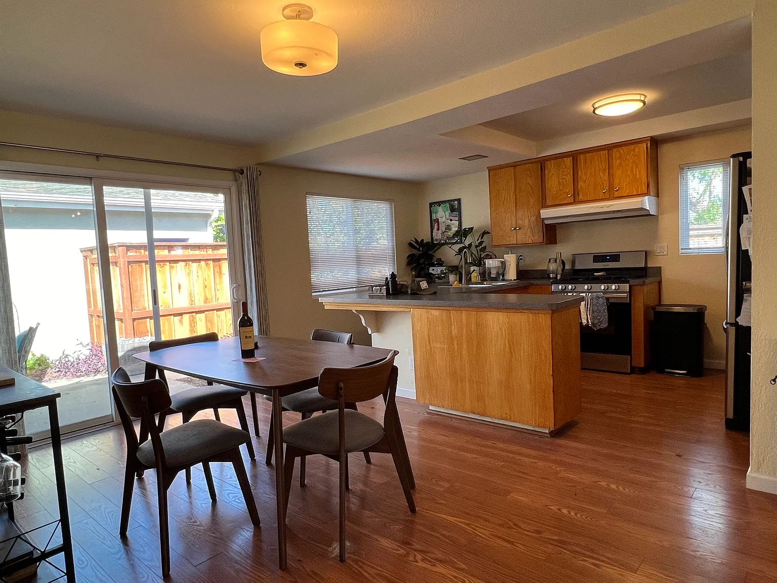 3 bed, 1324 sqft, $4,300 — Photo 3