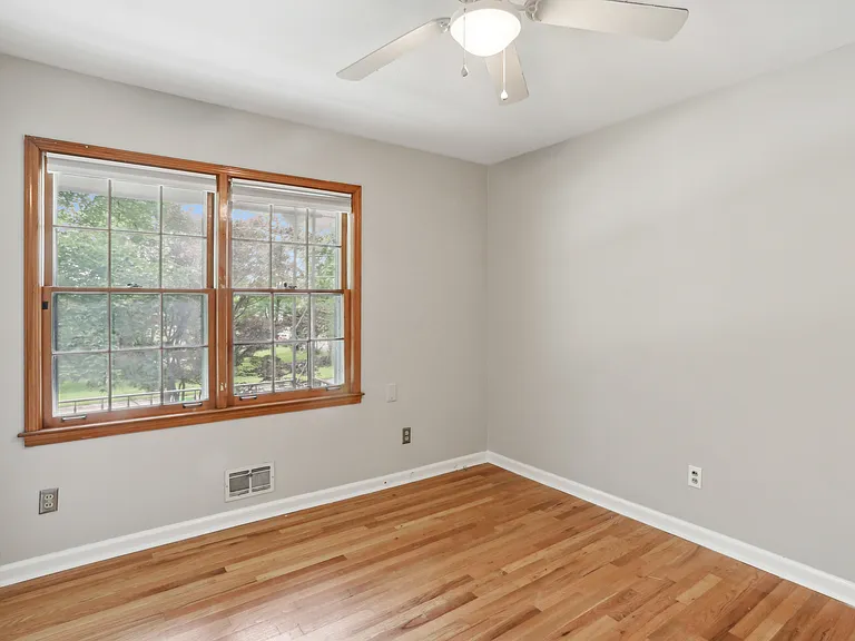 3319 Charlotte Cir SE — Photo 10