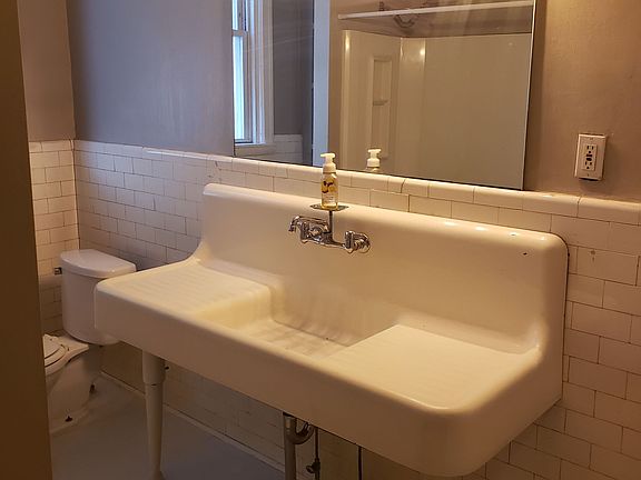 5th image of 1625 S 9th St Floor 2