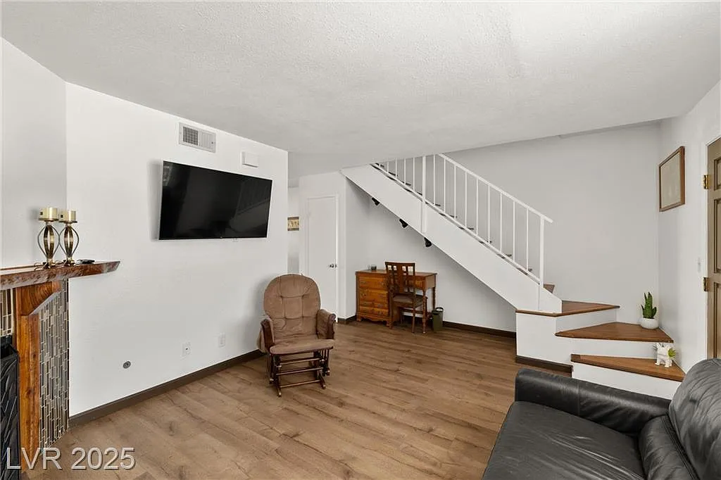 5247 Lisagayle Ct — Photo 2